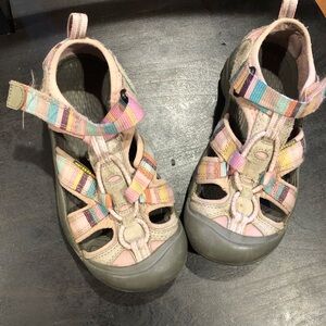 Keen Newport H2 Girls Kids Size 13 Pink Stripe Pastel Rainbow Sandals Shoes